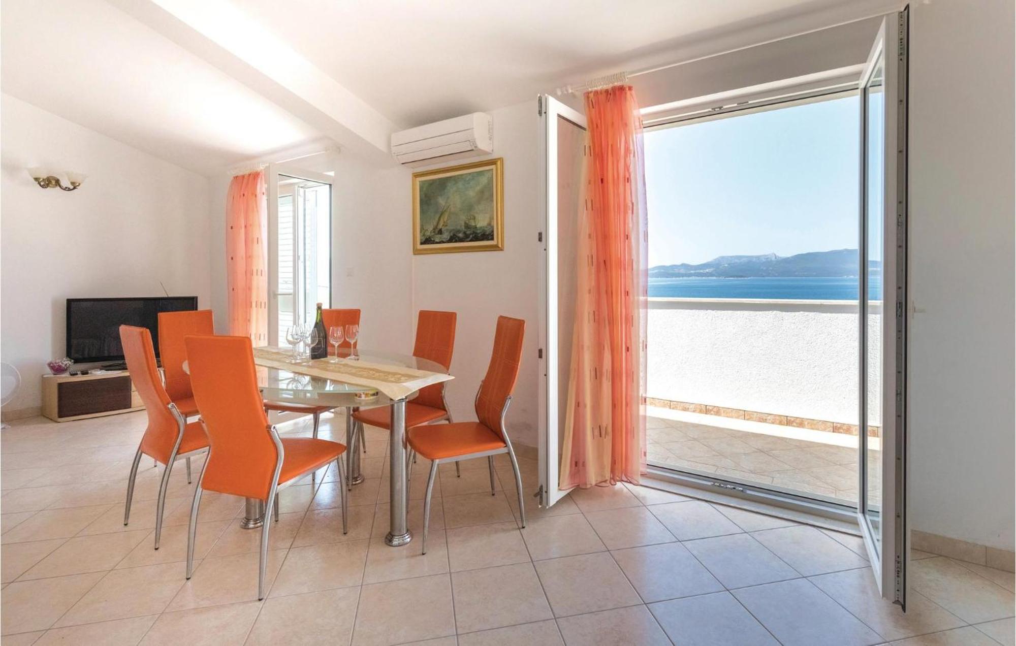 קלק 2 Bedroom Lovely Apartment In Komarna מראה חיצוני תמונה