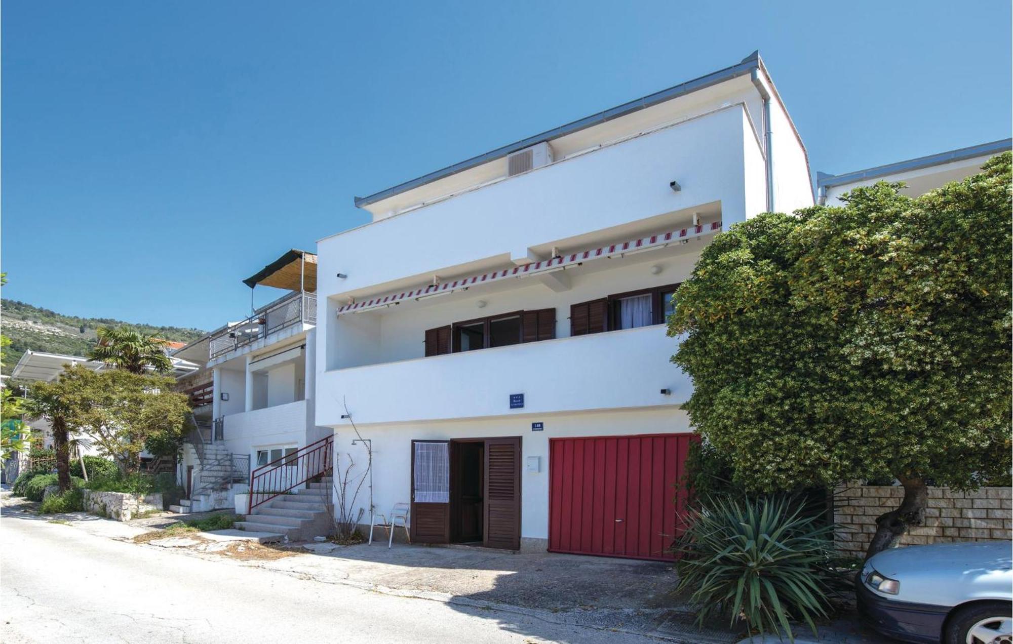 קלק 2 Bedroom Lovely Apartment In Komarna מראה חיצוני תמונה